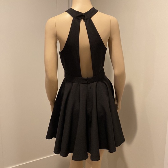 Lulu’s Little Black Dress - Picture 3 of 9